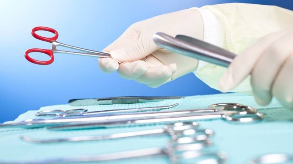 Werkzeuge für die Penisvergrößerungschirurgie.